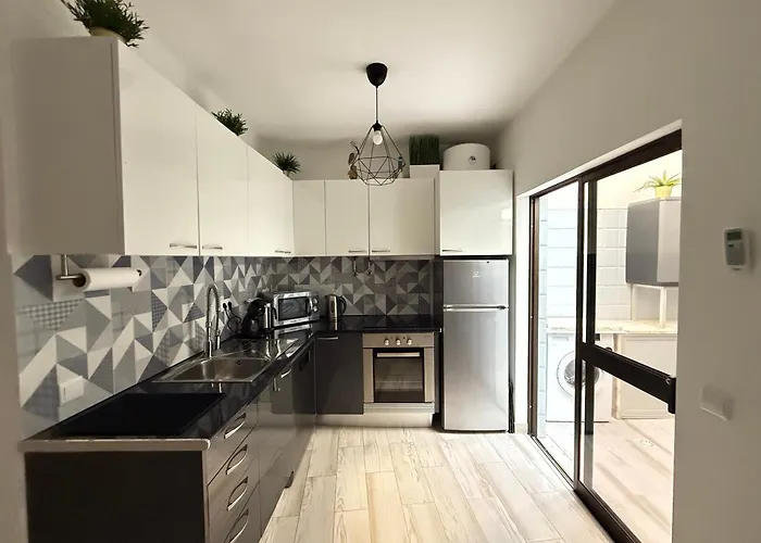 Дом отдыха Casa Algarvia Townhouse Patio & Rooftop Портиман