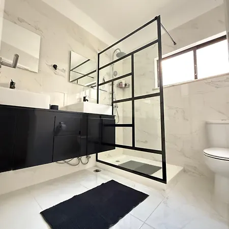 Casa Algarvia Townhouse Patio & Rooftop Semesterbostad *
