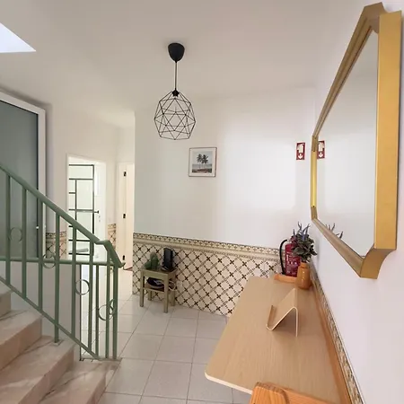 Casa Algarvia Townhouse Patio & Rooftop Semesterbostad *