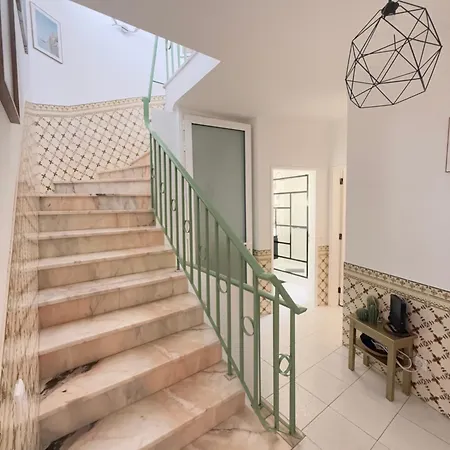 Casa Algarvia Townhouse Patio & Rooftop Semesterbostad *
